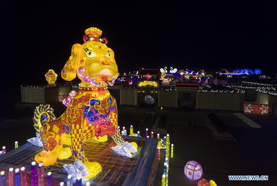 CHINA-HENAN-UNDERGROUND COURTYARD-LANTERN FAIR (CN)