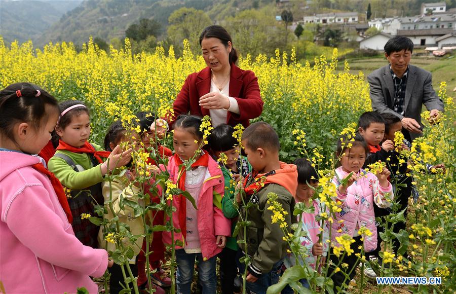 CHINA-SHAANXI-STAY-BEHIND TEACHER COUPLE (CN)