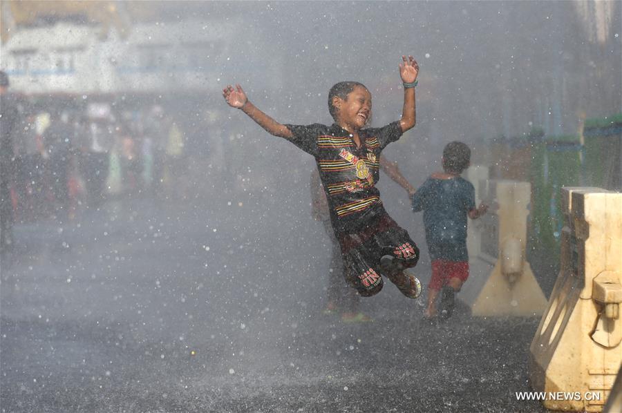 MYANMAR-YANGON-TRADITIONAL WATER FESTIVAL