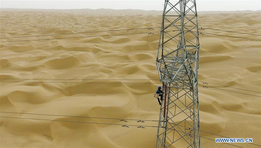 CHINA-XINJIANG-TAKLIMAKAN DESERT-POWER LINE (CN)