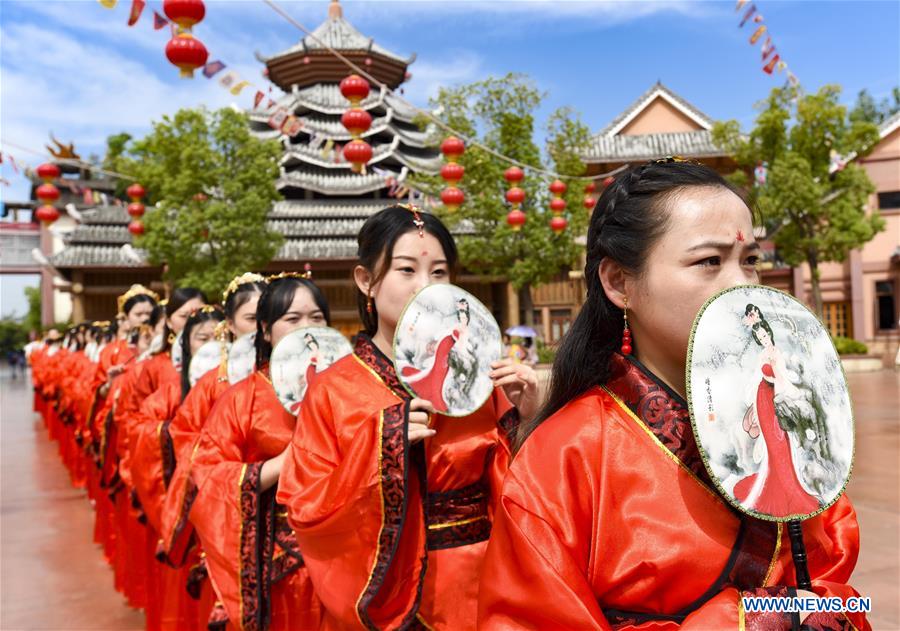 #CHINA-ANHUI-WUHU-GROUP WEDDING (CN)