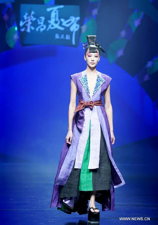 CHINA-BEIJING-FASHION WEEK (CN)