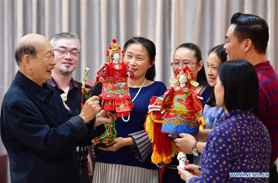 CHINA-FUJIAN-ZHANGZHOU-WOOD PUPPET HEAD (CN)