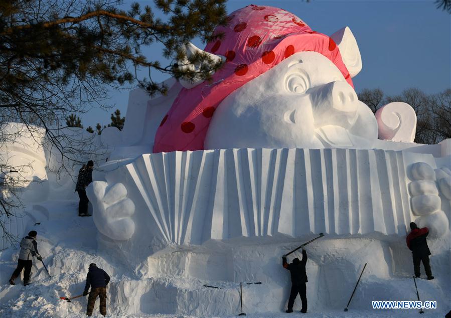 CHINA-HEILONGJIANG-HARBIN-SNOW SCULPTURE (CN)