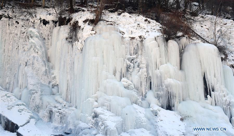 CHINA-JILIN-FROZEN WATERFALL (CN)