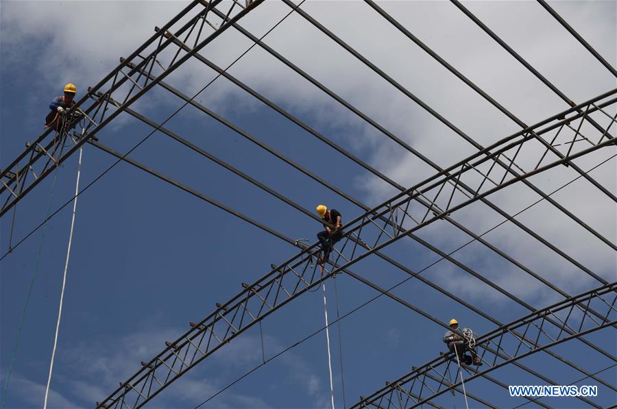 CHINA-YUNNAN-KUNMING-WORKERS (CN)