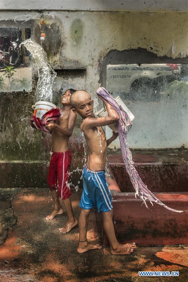 INDIA-KOLKATA-HEAT RELIEF