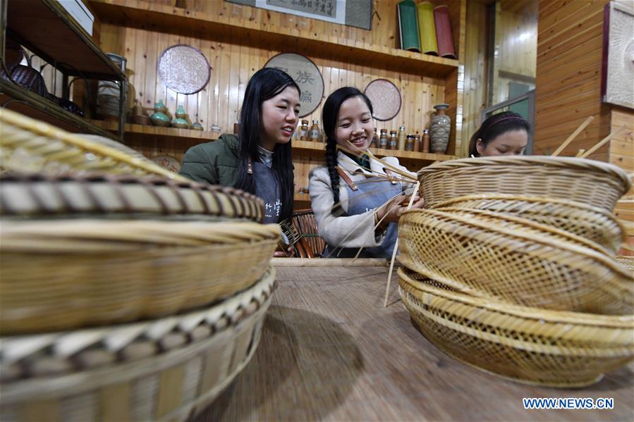 (FOCUS)CHINA-GUIZHOU-CHISHUI-BAMBOO WEAVING-CRAFTSWOMAN-TRAINING CENTER (CN)